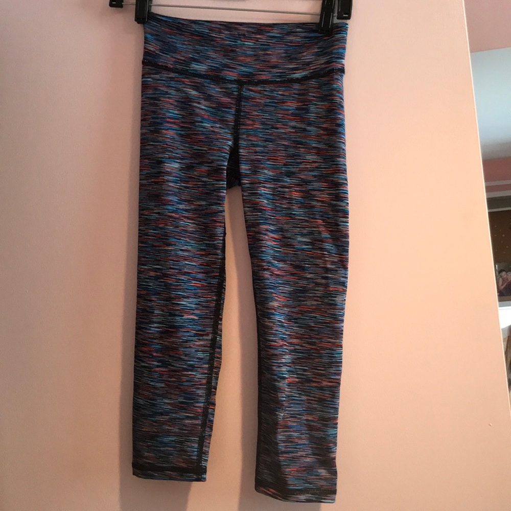 Blue patterned crop leggings